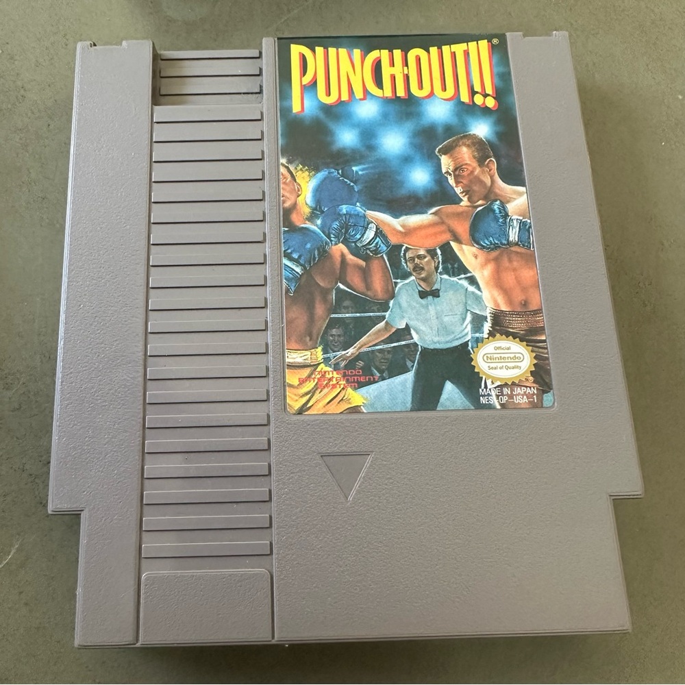 Vintage NES Nintendo Entertainment System - Punch-Out game